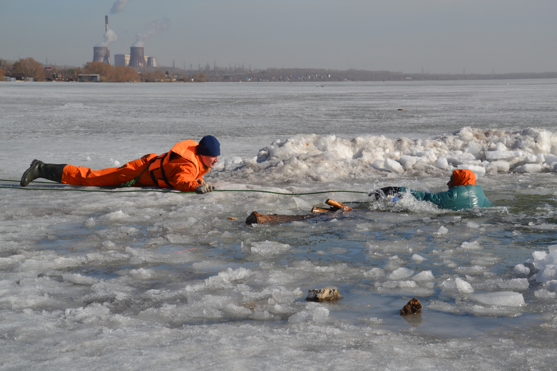 2014 год Тонкий лёд - коварный враг!.JPG